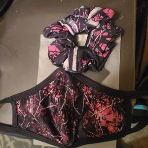 NWT Muddy Girl Schrunchie & Face Mask